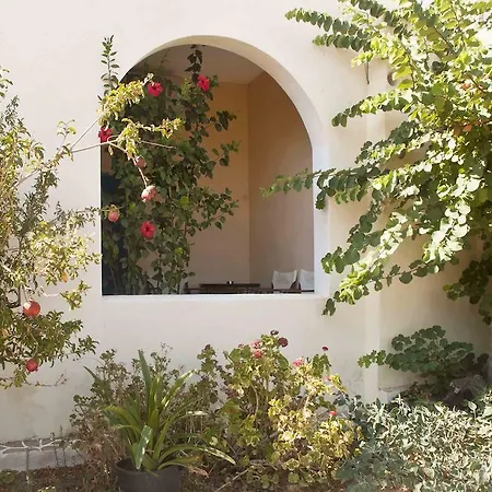 The Farm Apart-hotel Karavostasis (Folegandros)